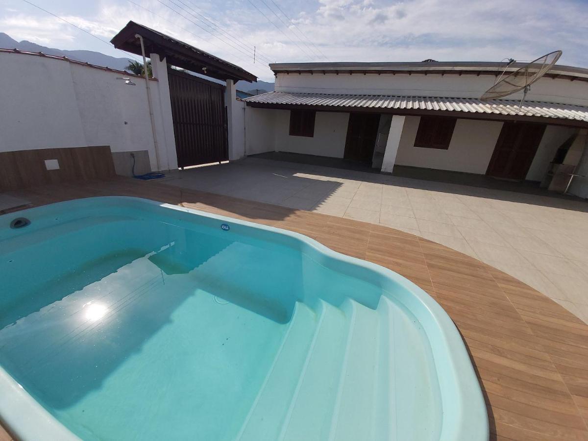 הוילה אובטובה 0006.03 - Maranduba - Chale - 1 Dorm - 5 Pess - 3 Quadras Do Mar - Piscina Coletiva - Wifi מראה חיצוני תמונה